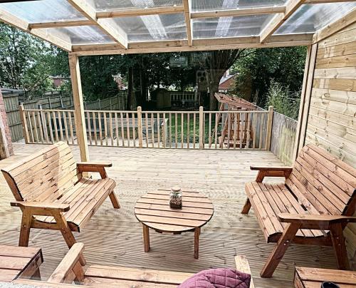 Зручності, The Serene Stays - 3 Bed Home in Oldham Manchester in Олдем