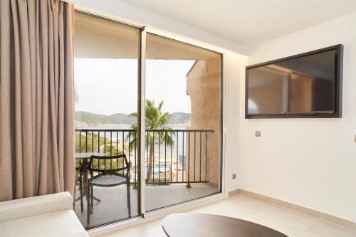 Invisa Hotel Club Cala Blanca - image 10