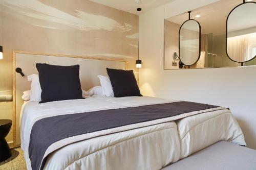 4 twin beds, 1 sofa bed