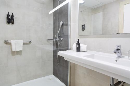 Invisa Hotel Club Cala Blanca - image 11