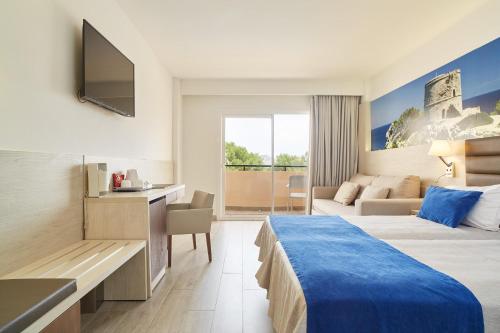 Invisa Hotel Club Cala Blanca - image 6