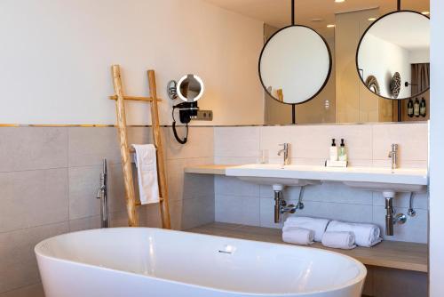 Invisa Hotel Club Cala Verde - image 5