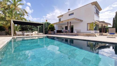 CASA CARLOTA Relax y estilo a un paso del mar Sur de Mallorca