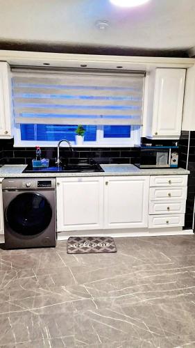 Køkken, Spacious and Stylish Home, perfect for groups Tilbury in Tilbury