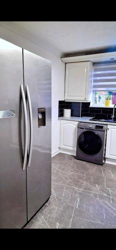 Køkken, Spacious and Stylish Home, perfect for groups Tilbury in Tilbury