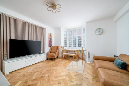 JOIVY 2-bed flat near Notting Hill, London