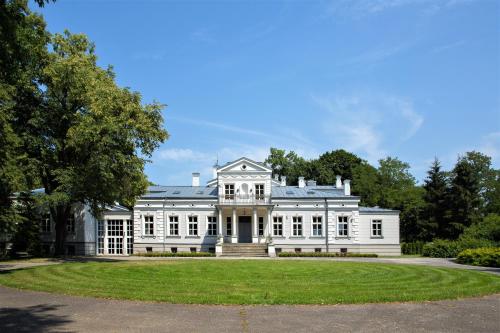 . Palac i Loft Ojrzanów