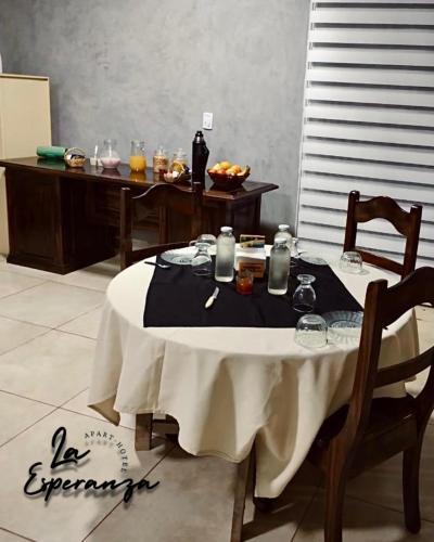 Ēdiens un dzērieni, Óga Hotel (Oga Hotel) in Puerto Esperanza