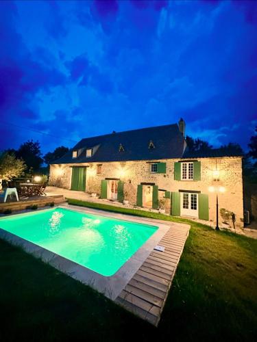 Clos César, Maison de charme rénovée (Clos Cesar, Maison de charme renovee) in Sainte-Alvere