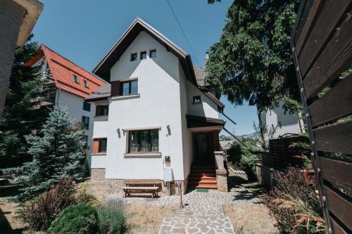 入口, Vila Anisoara in 普雷代亚尔