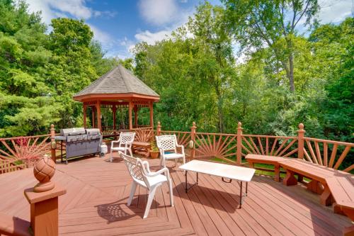 Pool Table and Deck Luxury Mansion in Niskayuna! in Schenectady