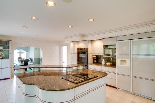 Pool Table and Deck Luxury Mansion in Niskayuna! in Schenectady
