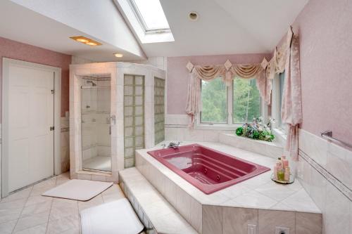 Pool Table and Deck Luxury Mansion in Niskayuna! in Schenectady