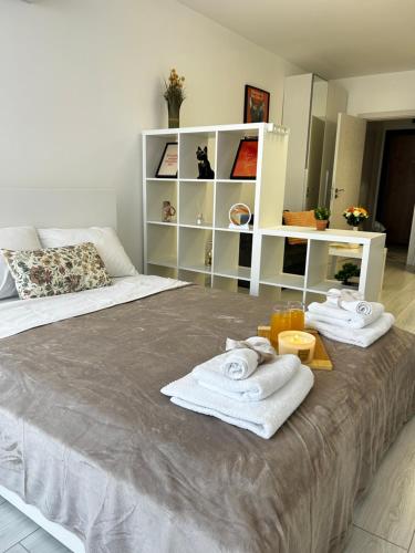 Rea Silena - Modern and Stylish Studio, Sofia (Foto 3)
