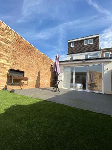 Exterior view, Blue House in Edgware