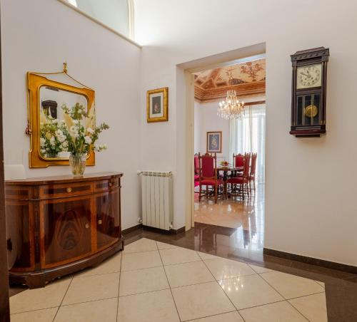 Artista Apartment in อัลกาโม