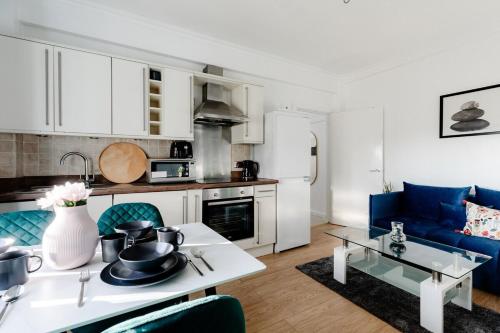The Hyde Park Retreat - Stylish 2BR Family Apt. - image 4