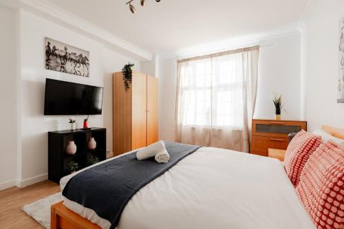 The Hyde Park Retreat - Stylish 2BR Family Apt. - image 13