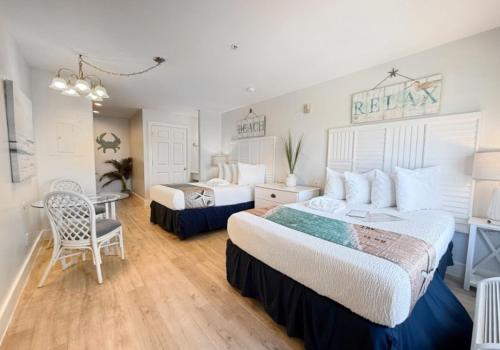 燈塔度假勝地：套房賓館 (Lighthouse Resort: Inn & Suites) in 水濱/海灘