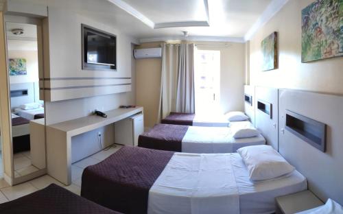 4 twin beds
