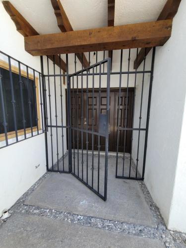 Casa Grande con Alberca en San Gaspar in Cliserio Alanis