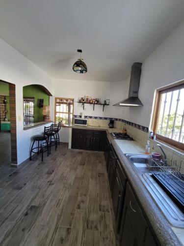 Casa Grande con Alberca en San Gaspar in Cliserio Alanis