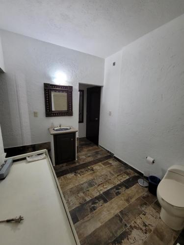 Casa Grande con Alberca en San Gaspar in Cliserio Alanis