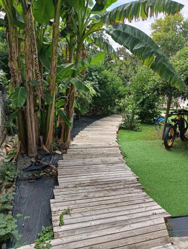 Exterior view, Petite maison dans centre ville in Rue de Rouen