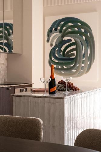 JURATA LIDO EXECUTIVE SUITE by JWPM