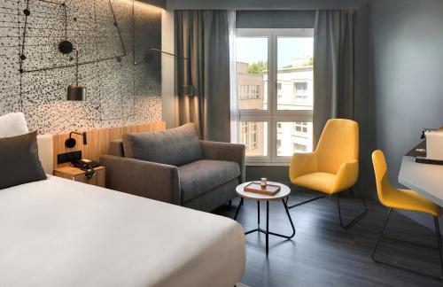room detail thumbnail 1