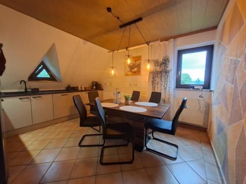 Konyha, ansimali 3 - Treffpunkt Dachgeschosswohnung, Ideal fur Familien und Freunde, Gemeinsam wohnen, getre in Grunhain-Beierfeld