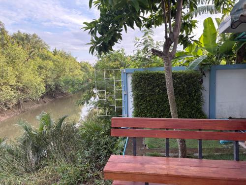 Sunee View Hotel in Tha Takiap