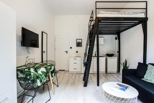 Studio z ogrodem III