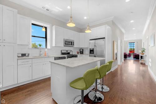 Modern, Spacious 3br Apt Minutes To Downtown! in Lower West Side