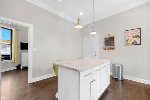 Modern, Spacious 3br Apt Minutes To Downtown! in Lower West Side