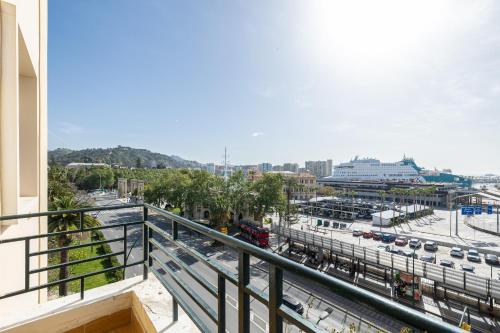 Holidays2Malaga Terraza & junto puerto deportivo - image 3