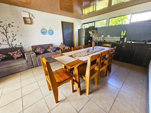Famillies Getaway - 3Bed & 2Bath in Arenal Volcano, Fortuna (photo 4)