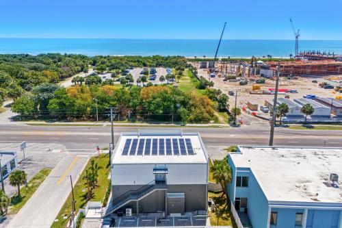 Wave Haven Suites - 2 Luxury Suites - 2BR 2 and a Half BA Each - Sleeps 6 Per Unit - Across from Beach - Rocket and Beach Views
