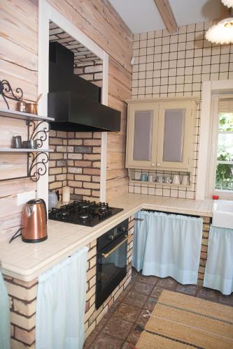 virtuve, Provence Villa & Sothys SPA House in Dėdeliškės