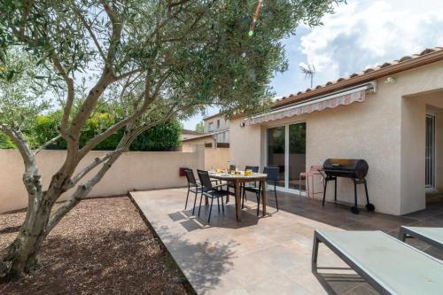 Фасада на хотела, Villa familiale avec piscine, clim & baby-foot in Bouillargues
