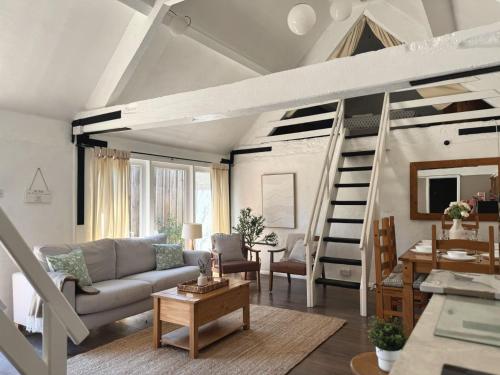 外部景觀, Family Cotswolds Cottage Farm Stay - The Smythy in 萊奇萊德