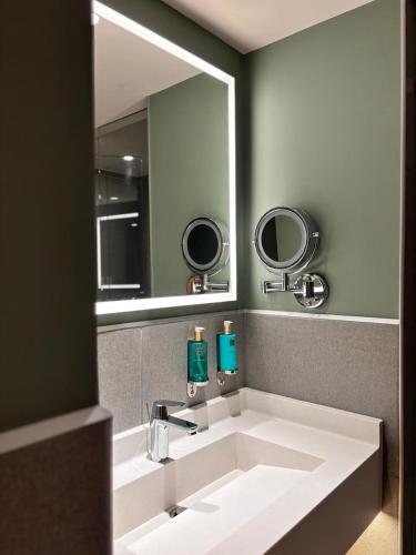 room detail thumbnail 2