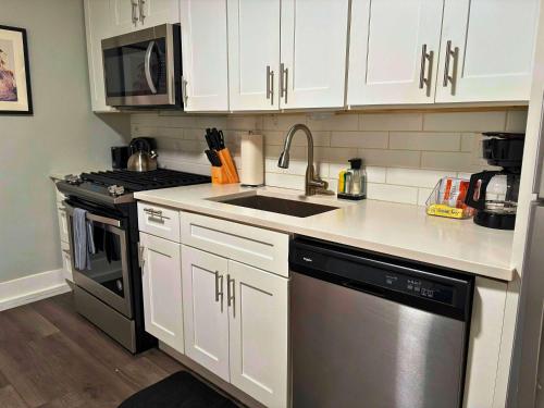 Chic 3BR Hideout in Lincoln Park - Lincoln 3 in Lincoln Park