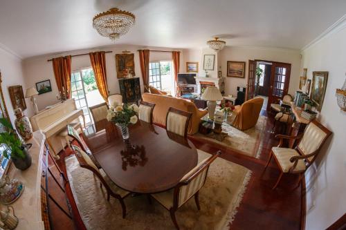 Sala de estar/TV partilhada, Casa do Marmeleiro Guest House in Alcabideche