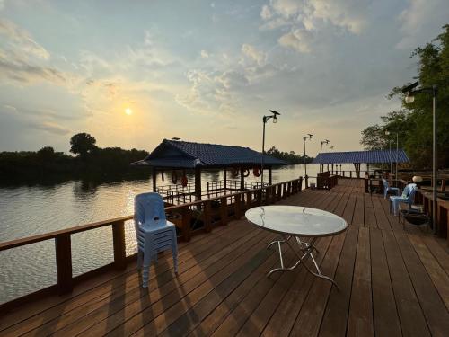 Luna bungalow chi phat in Chi Phat