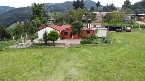 . Casa Leo "Entre Montañas y Paisajes Verdes"