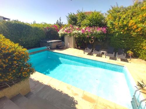 Villa Talassa with optional HEATED POOL, JACUZZI and 4x4 CAR