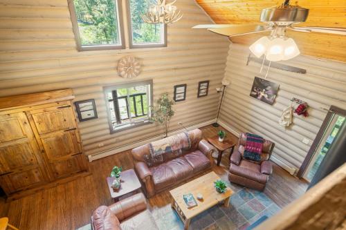 Dog Friendly Mountain Cabin with Hot Tub in Philipsburg (MT)
