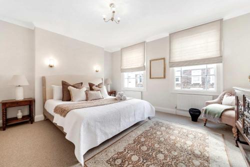 Spacious Garden Townhouse Near Buckingham Palace by Madestays, Лондон (фото 8)