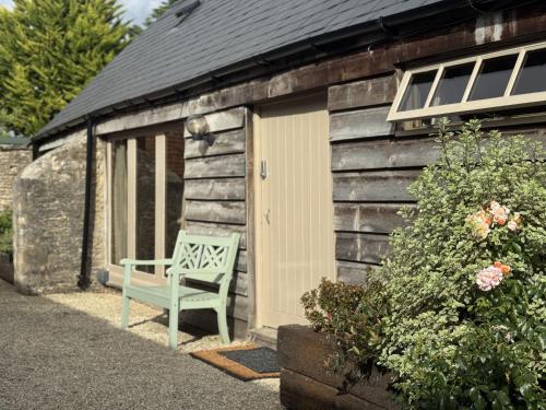 The Bullpen Cotswolds Farm Stay With Pool